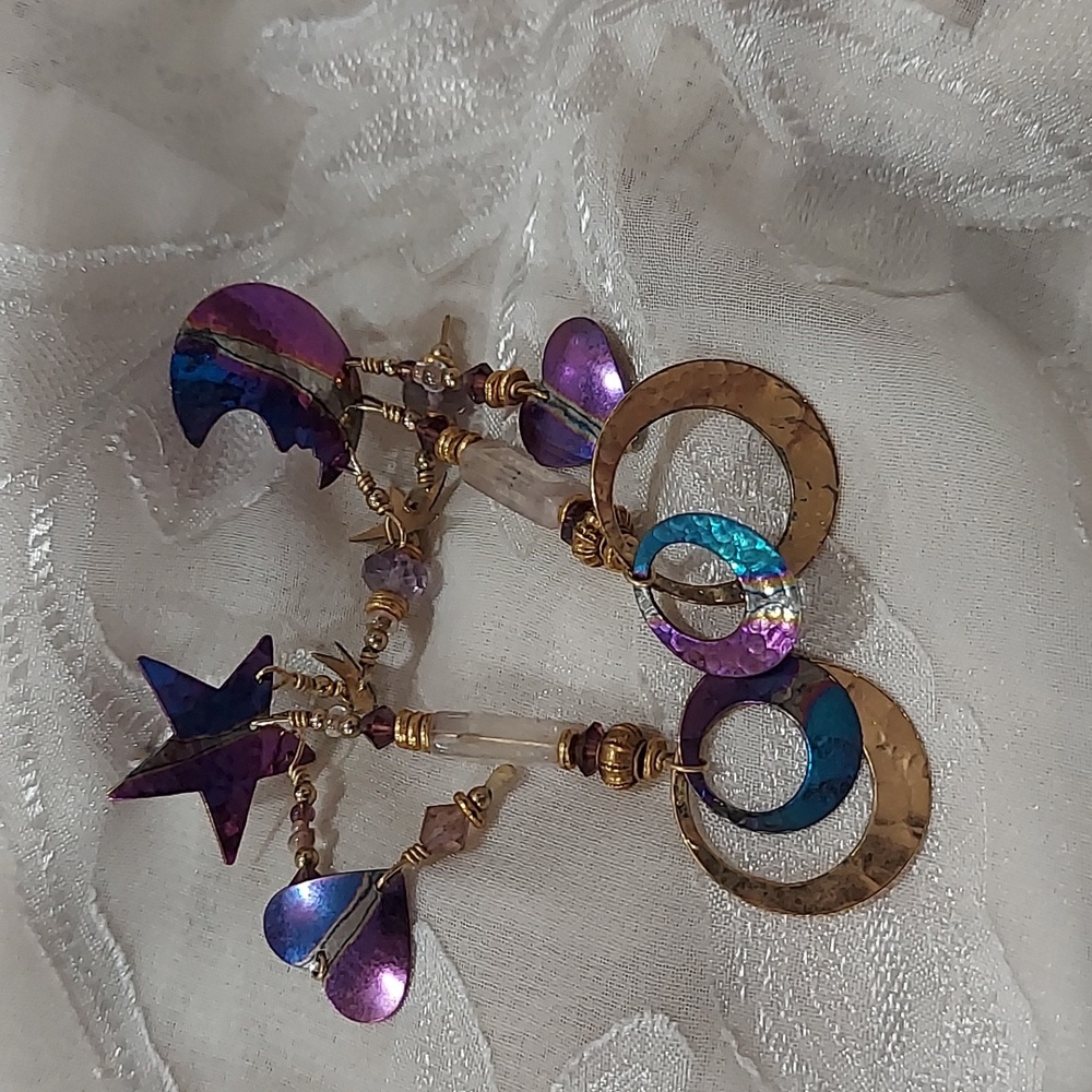 * Tabra star and moon niobium earring set